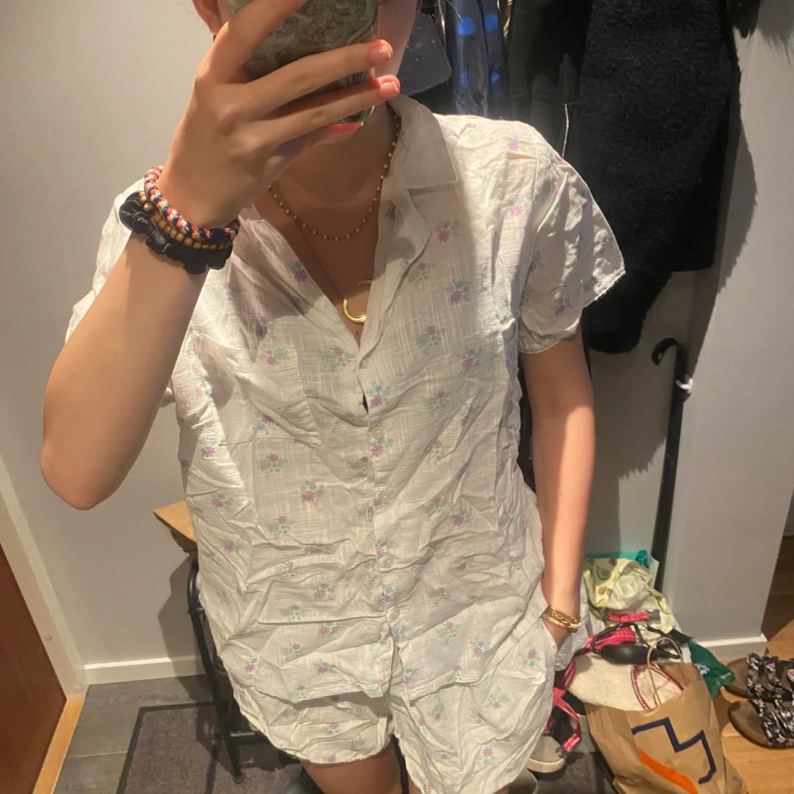 Vita blommiga pyjamas