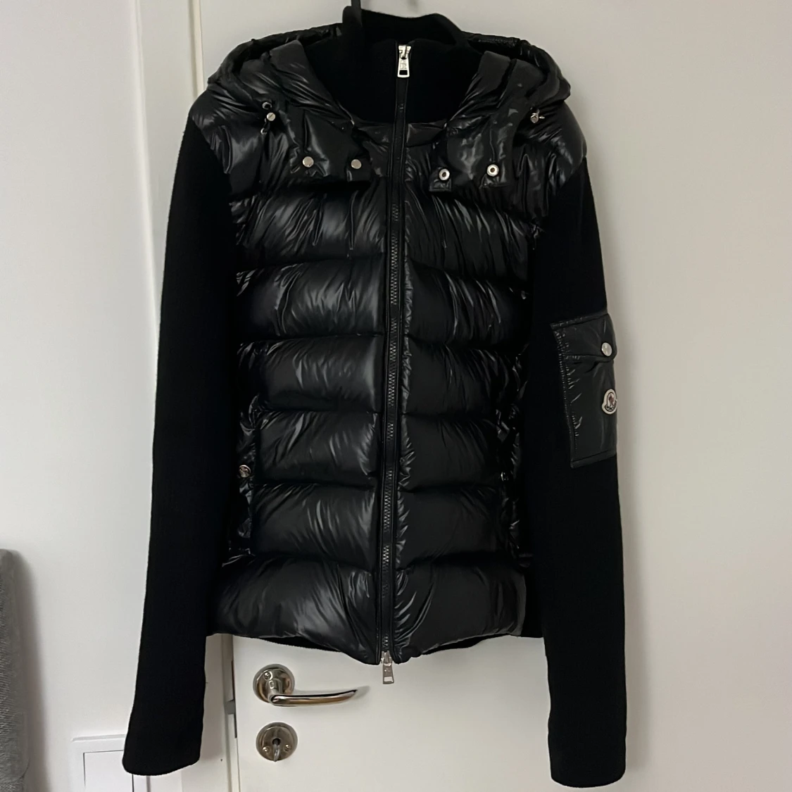 Svart pufferjacka från Moncler
