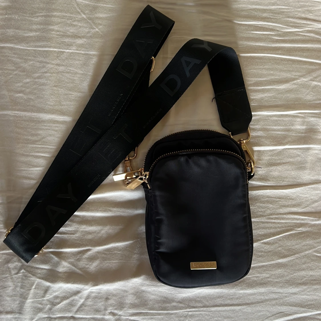 Svart axelväska från DAY ET