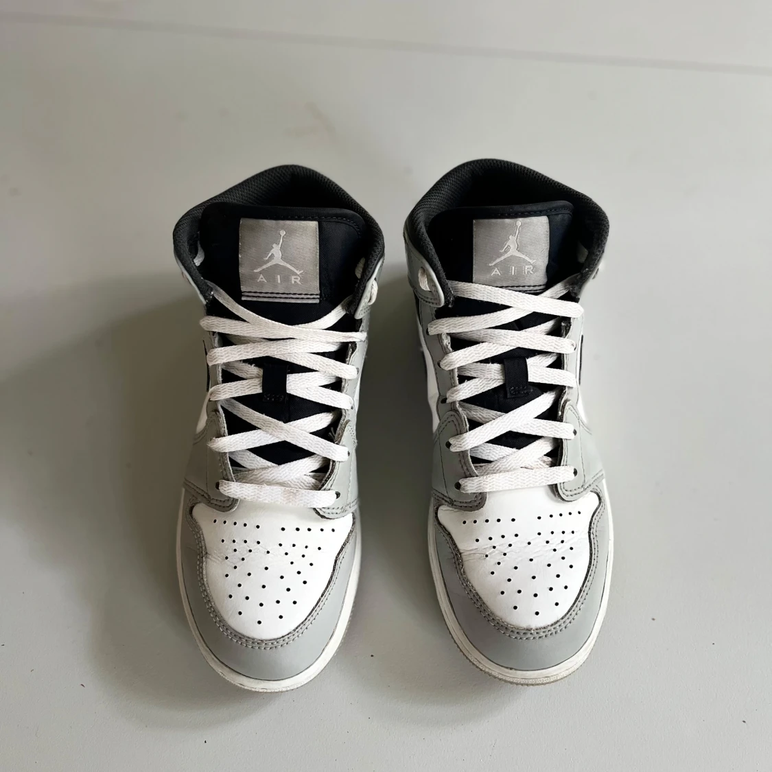 Nike Air Jordan 1 Mid vit/grå - 1