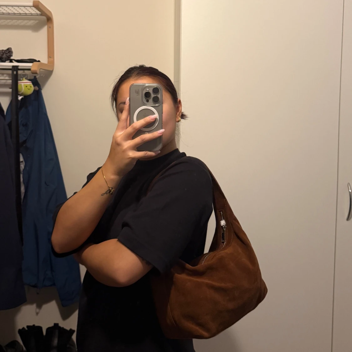 Brun mocka axelväska från NA-KD - 1