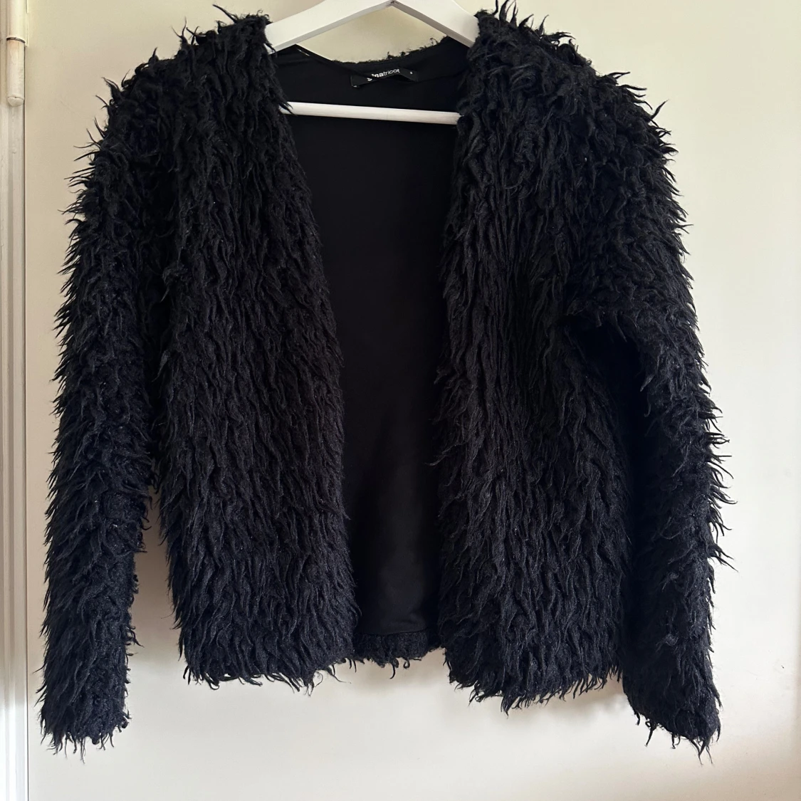 Svart pälsjacka från Gina Tricot