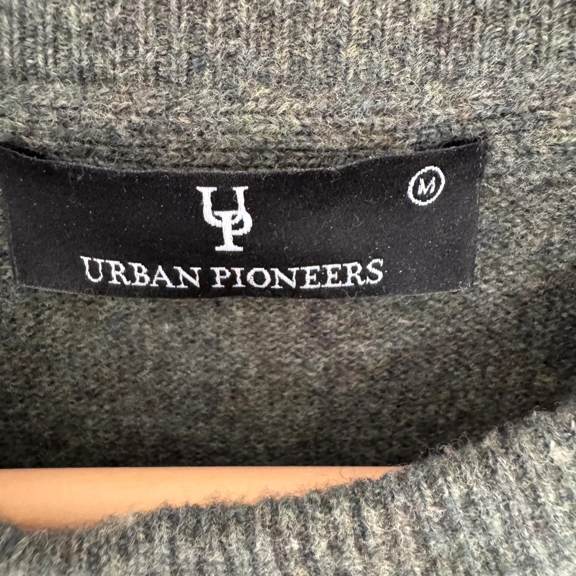 Frö  stickad tröja Urban Pioneers - 1