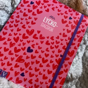 Min lyckodagbok - HELT oanvänd lyckodagbok!säljer p.g.a att jag inte vill ha den💕