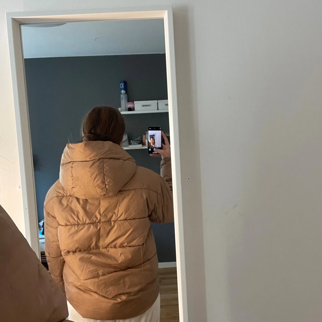 Brun pufferjacka med huva - 4