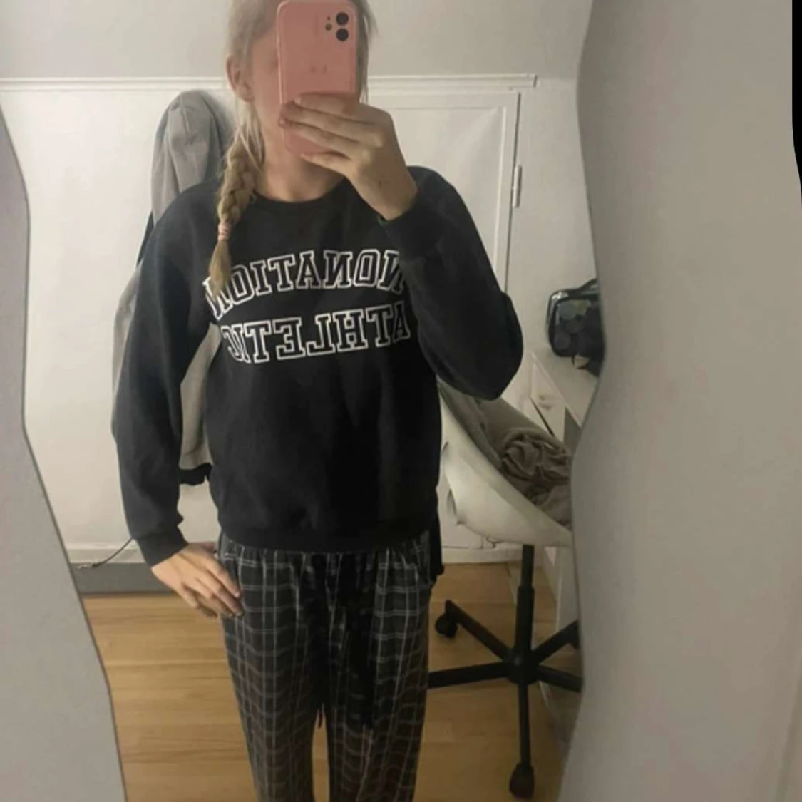 Svart sweatshirt med tryck