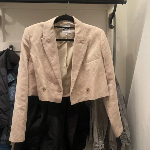 Beige kort kavaj - Använd 2 gånger