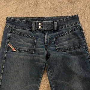 Diesel jeans bootcut - Skit snygga blåa jeans som tyvärr är för små💕
