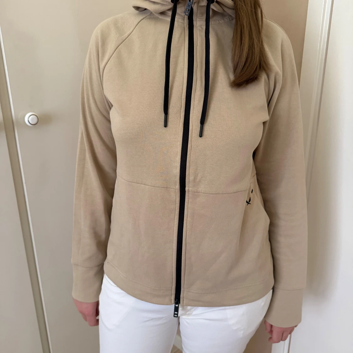 Beige hoodie från SOC med dragkedja