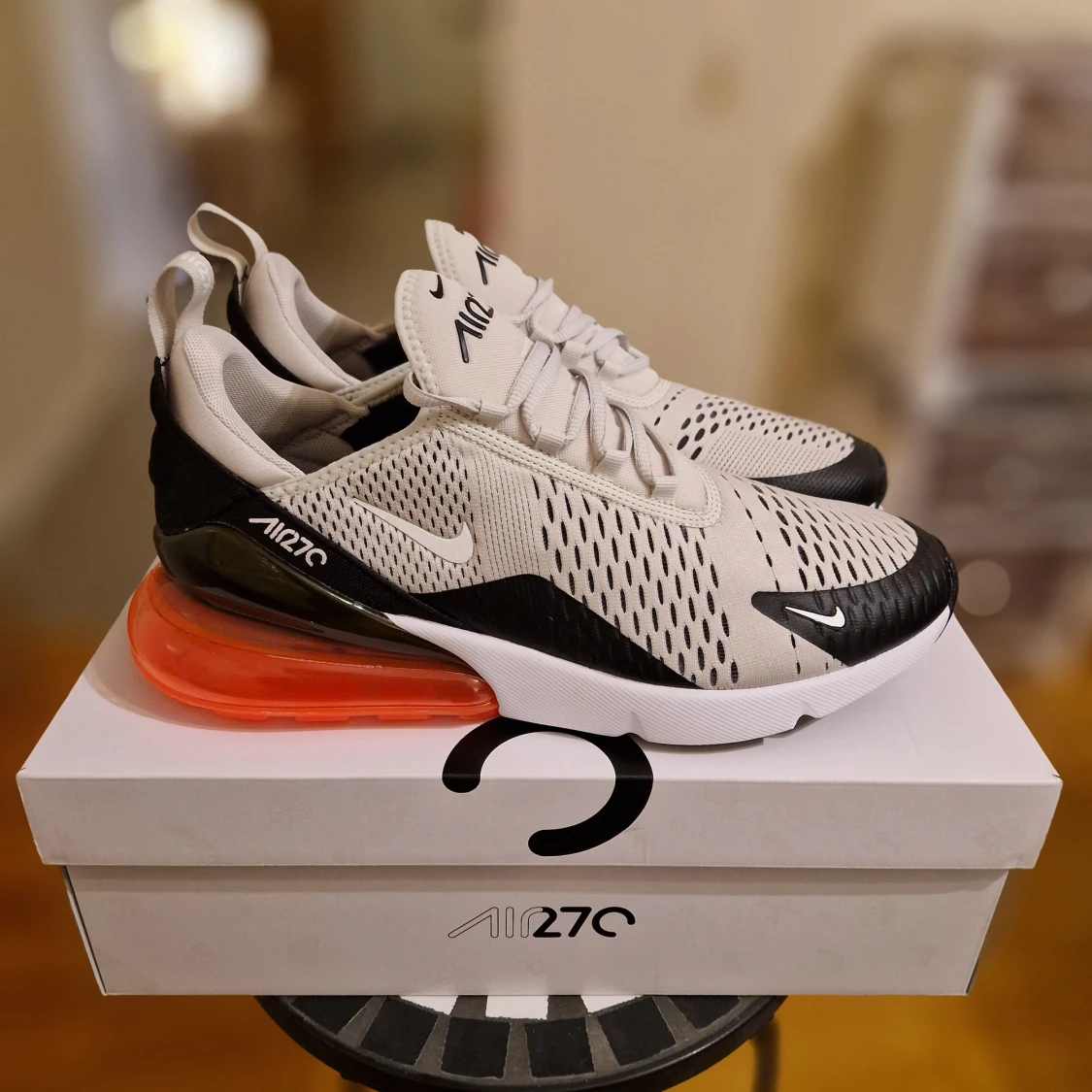 Oanvända Nike Air Max 270 EU44.5 - 1