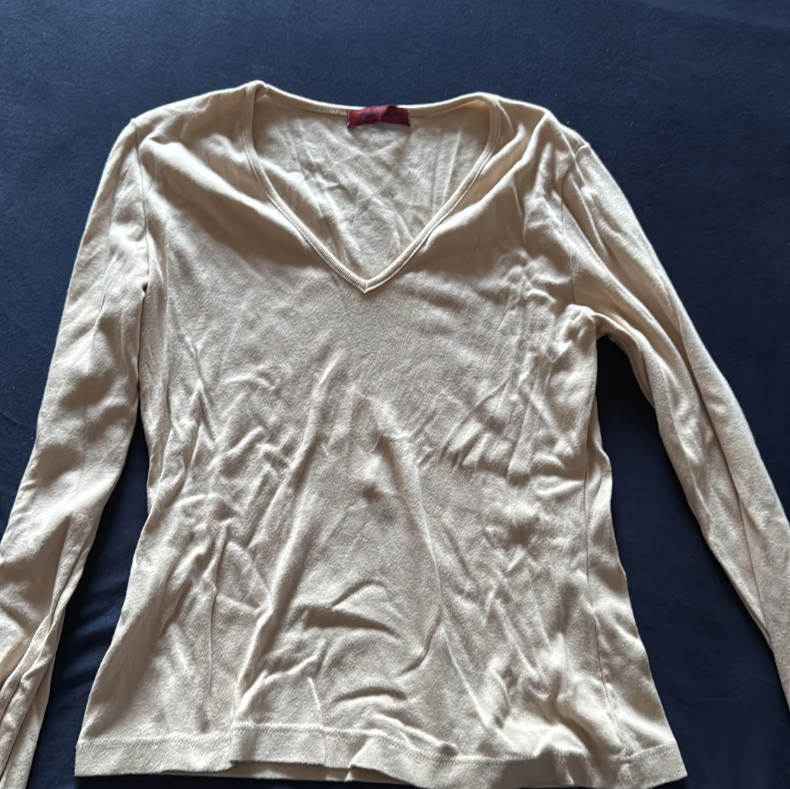 Beige v-ringad långärmad tröja - 1