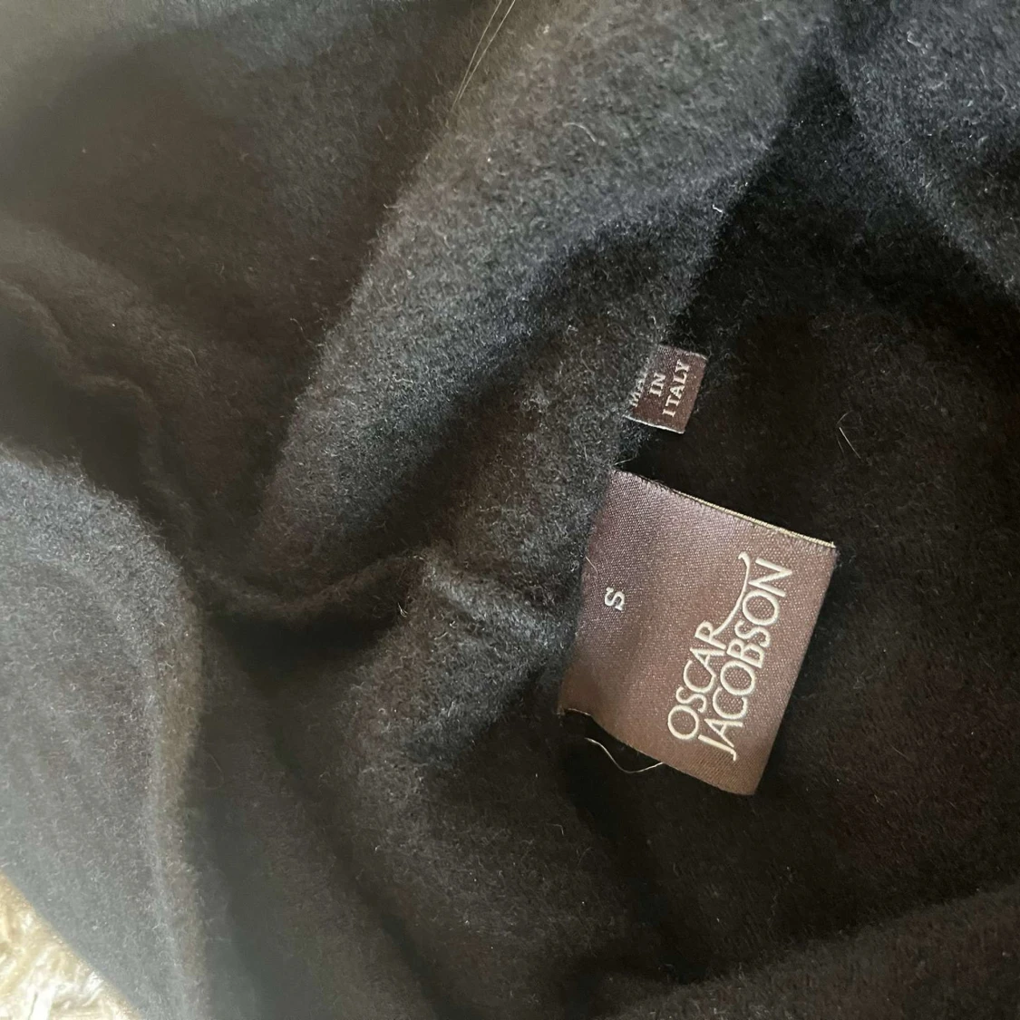 Svart hoodie i ull från Oscar Jacobson - 2