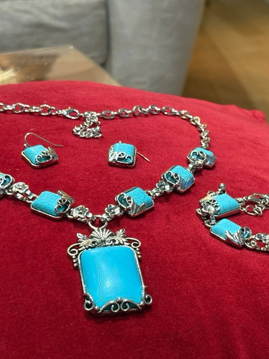 Turkos och silverfärgad väst