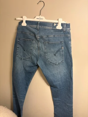 Dondup jeans  - Dondup jeans i storlek 31. Super bra skick. Bara att skriv vid frågor samt intresse