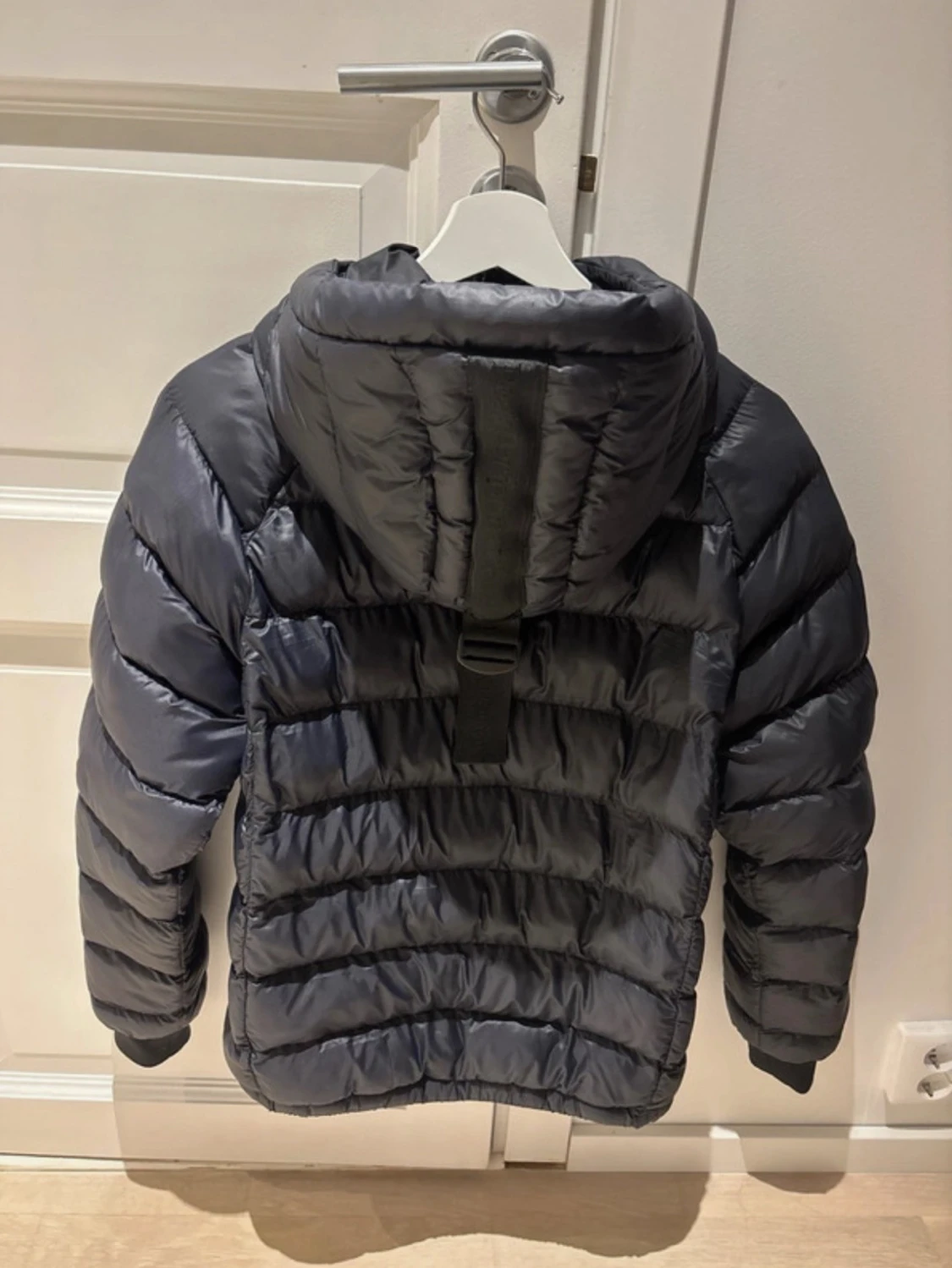 Svart dunjacka Peak Performance - 1