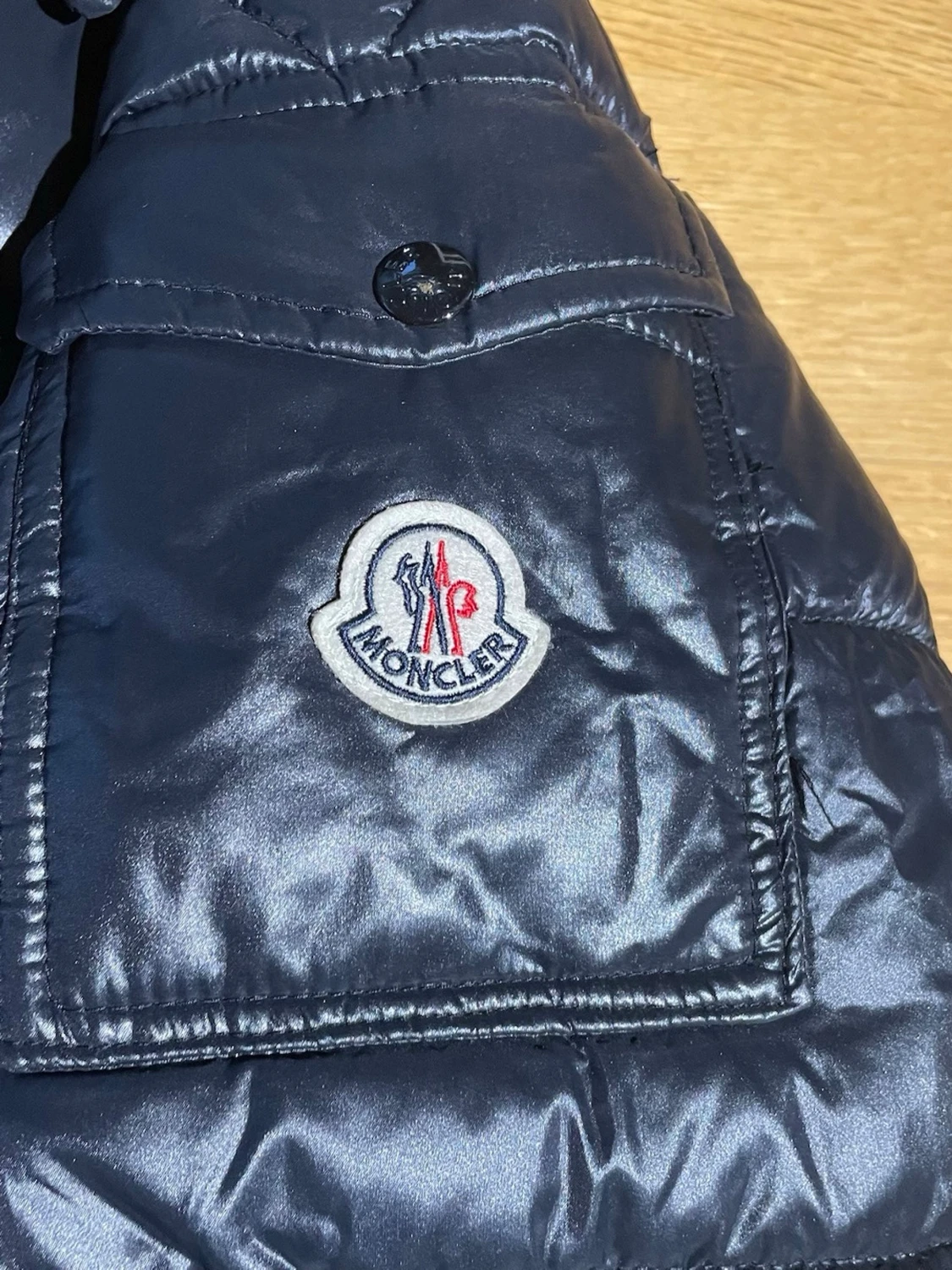 Svart Moncler pufferjacka med huva - 1
