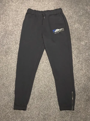 Trapstar Mjukisbyxor - Svarta Trapstar mjukisbyxor i nytt skick