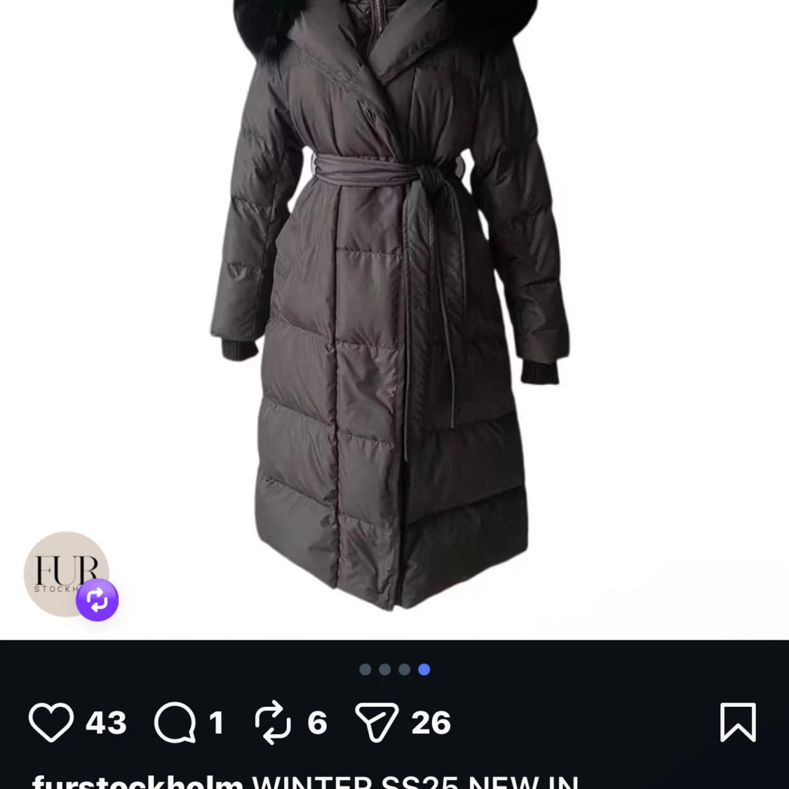 Svart lång pufferjacka med päls - 1