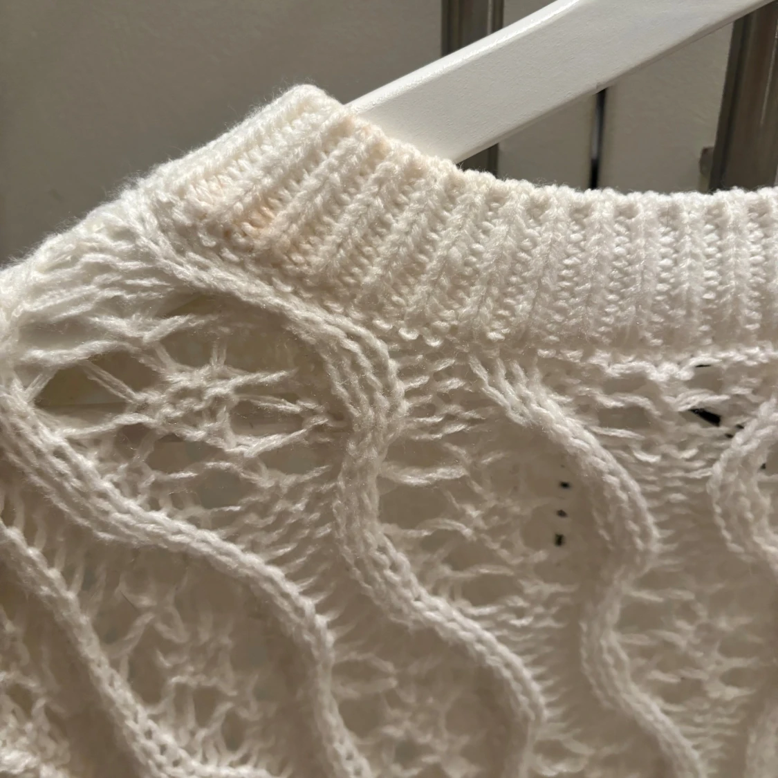 Vit stickad tröja - 4