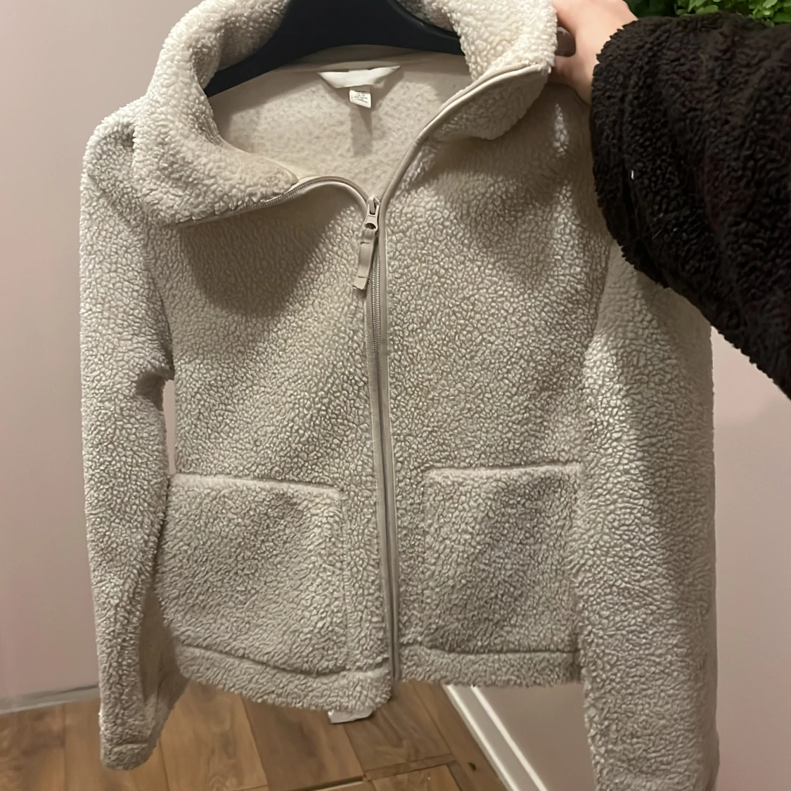 Vit teddyjacka med dragkedja XS