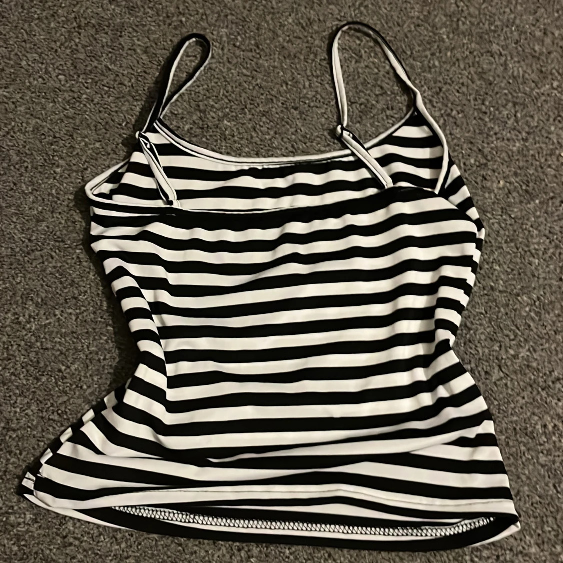 Svartvit randig bikiniöverdel - 1