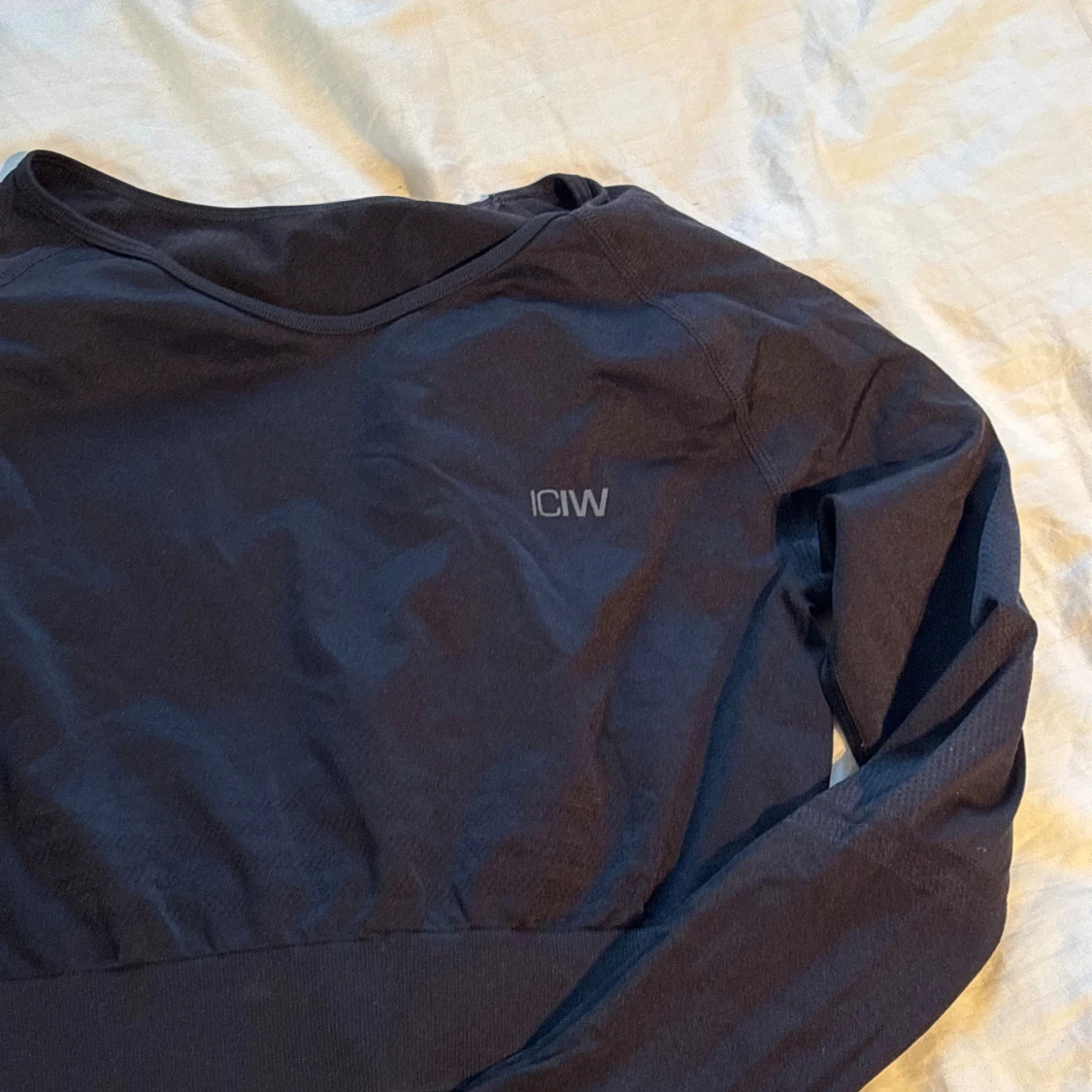 Svart croppad långärmad tröja ICANIWILL - 2