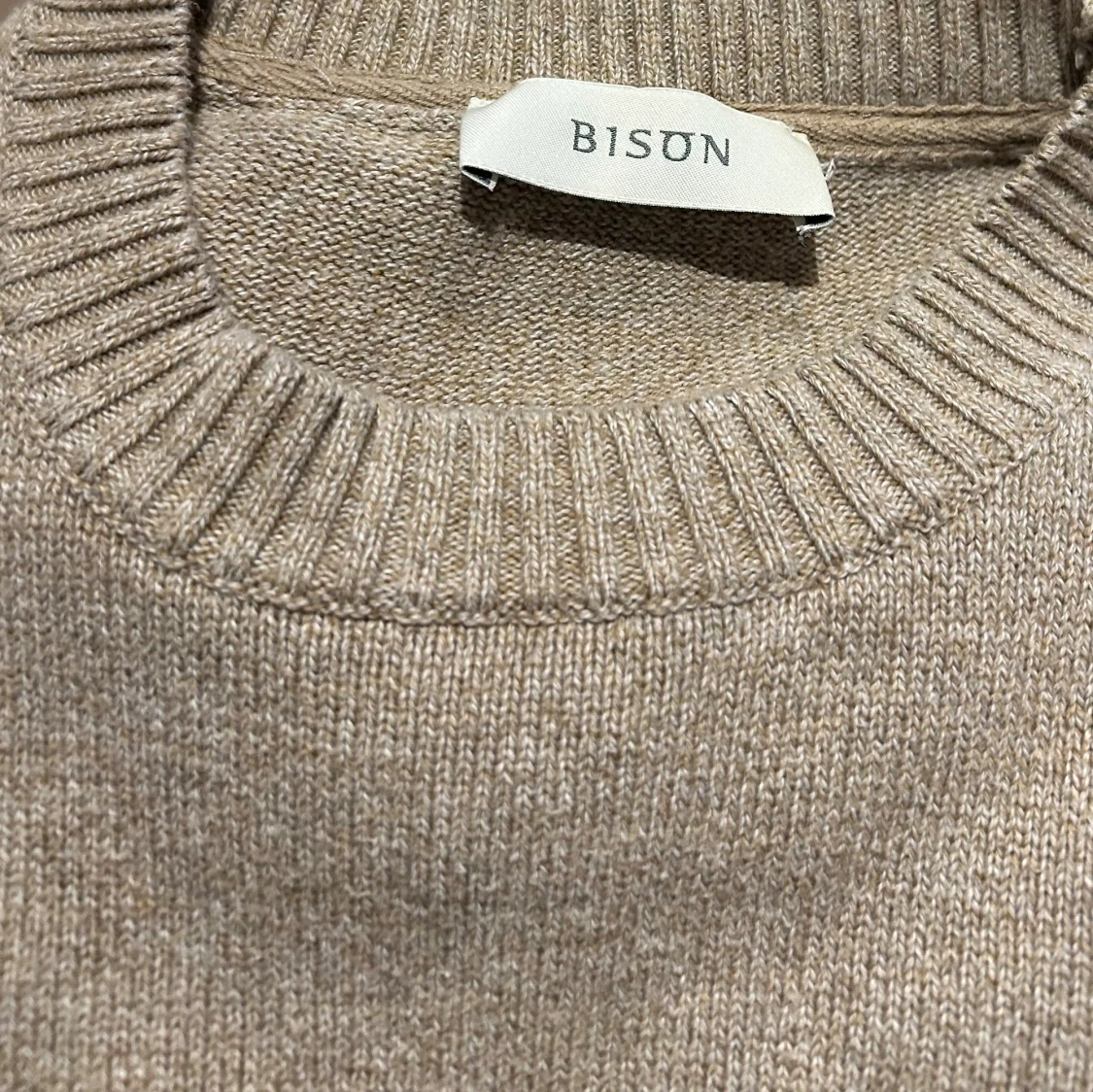 Beige stickad tröja från Bison - 2