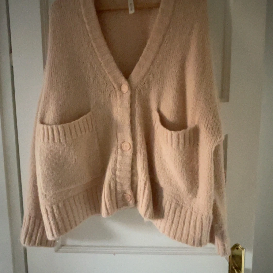 Rosa/beige stickad kofta med fickor - 1
