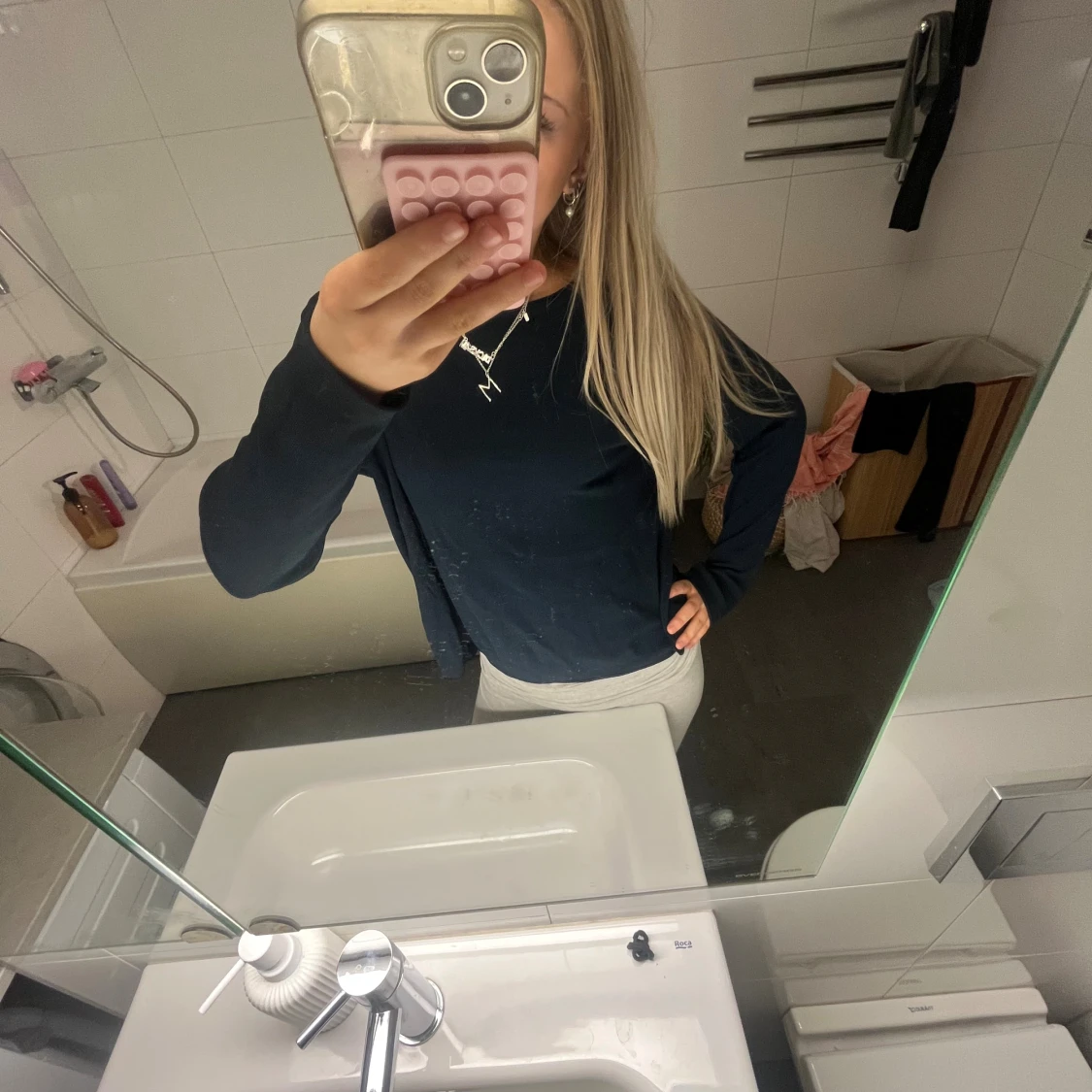 Mörkblå långärmad topp med öppen rygg - 1