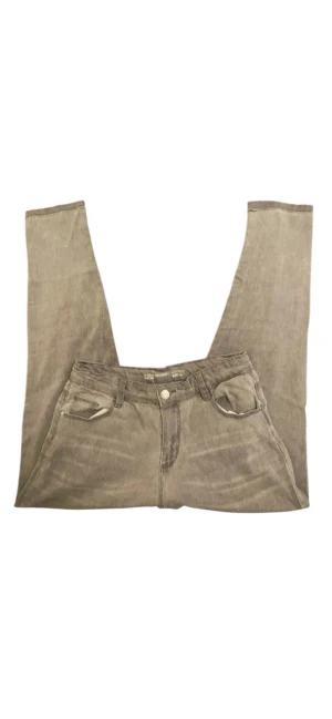 Grå skinny jeans  - Snygga grå jeans. Jeansen har en smal siluett, normal midja och är tillverkade i stretchigt denim för en bekväm passform. 