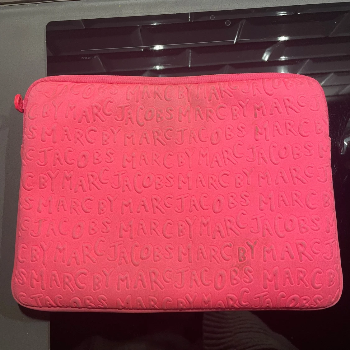 Rosa datorfodral/väska från Marc by Marc Jacobs - 1