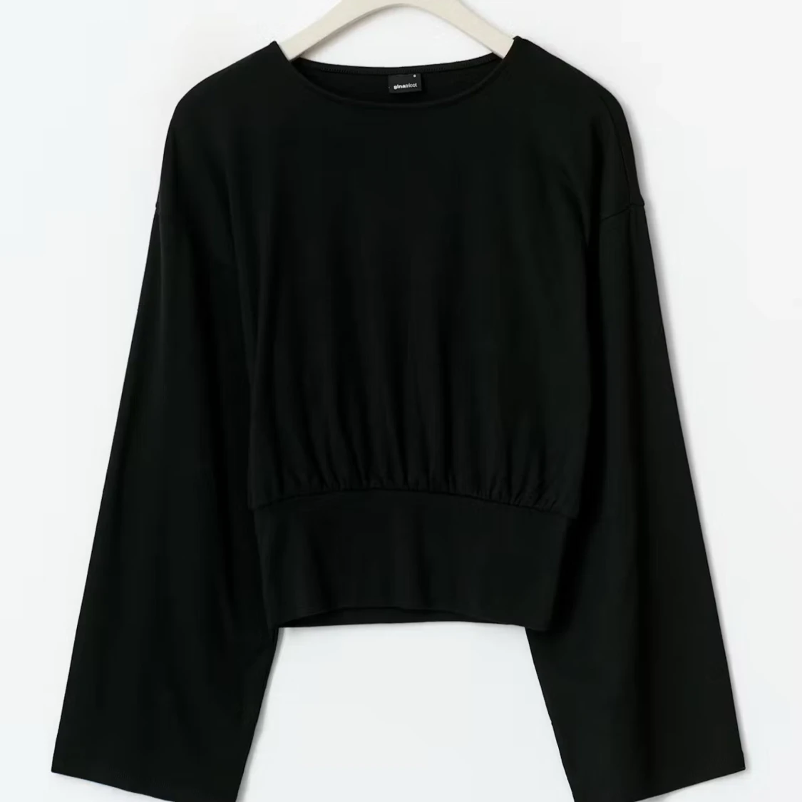 SVART figursydd wide sleeve top Gina