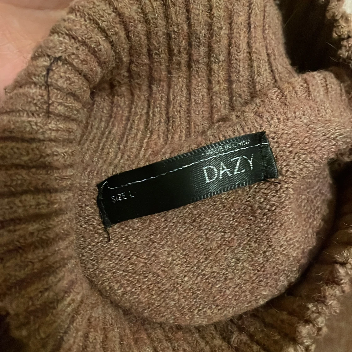 Brun polotröja från DAZY - 3