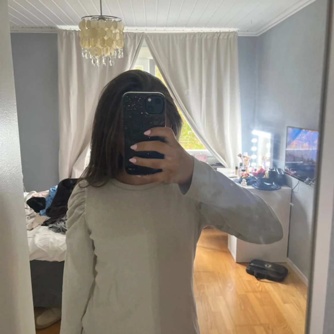 Beige långärmad tröja med puffärm - 1