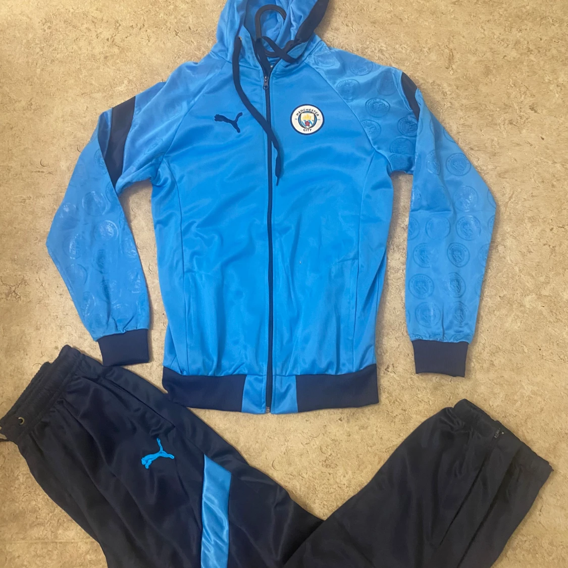 Manchester City blå hoodie från Puma