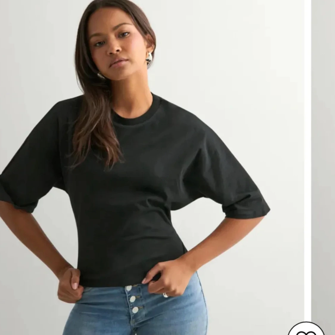 Svart tröja från Nelly med knyttning i ryggen. Storlek S - 3