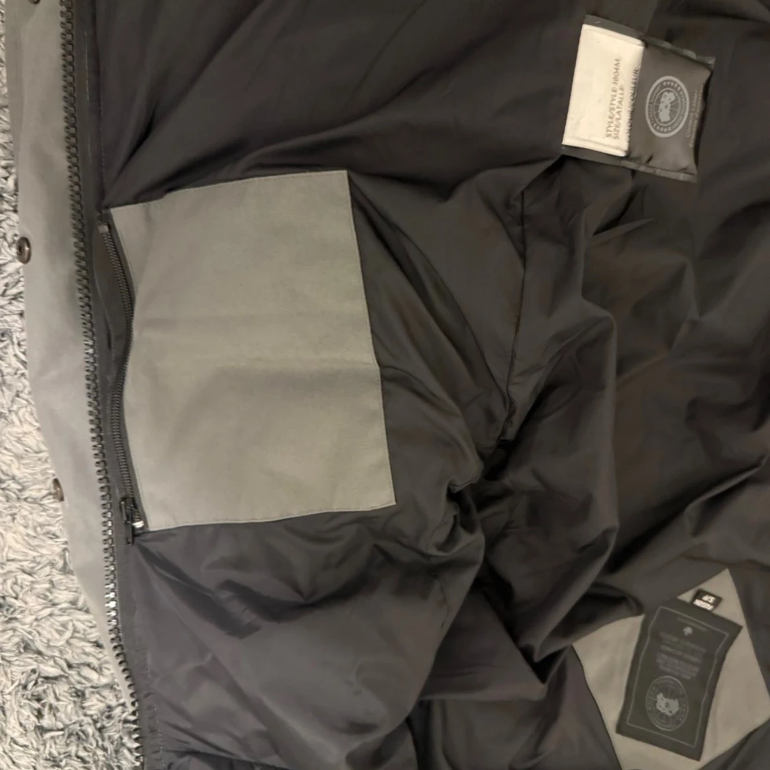 Grå pufferjacka från Canada Goose - 4