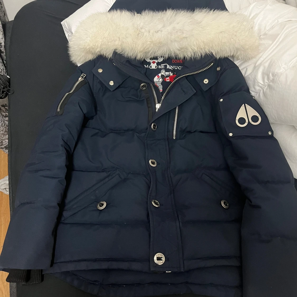 Mörkblå dunjacka Moose Knuckles