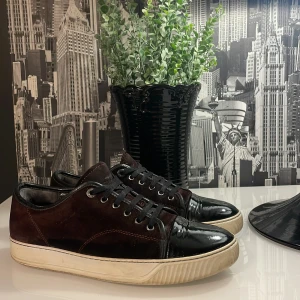 Lanvins - Säljer dessa sköna lanvins då dem har börjat bli för små för mig, dem är UK 7 vilket motsvarar 41-43. Bara höra av sig om mer!🤩