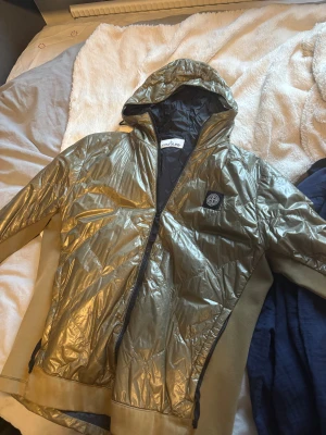 Windbreaker från Stone Island - Storlek M. skicket är 8/10 därav priset