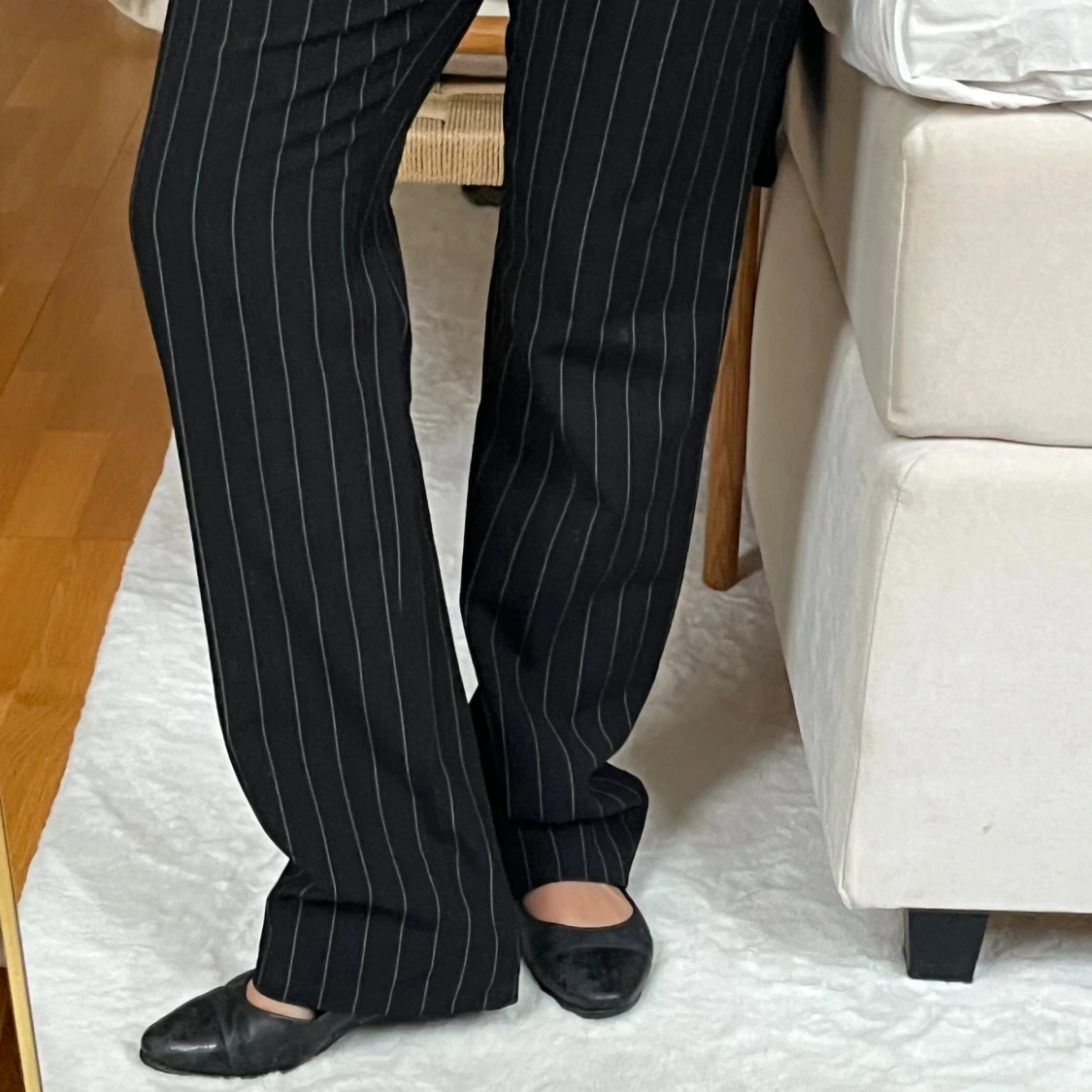 Svarta kostymbyxor med vita ränder - 1