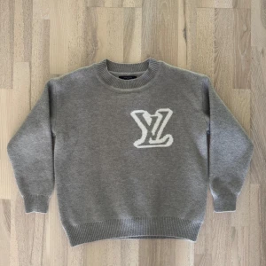  Louis Vuitton sweater - Helt oanvänd LV sweater taggen är borta. Aldrig använd.