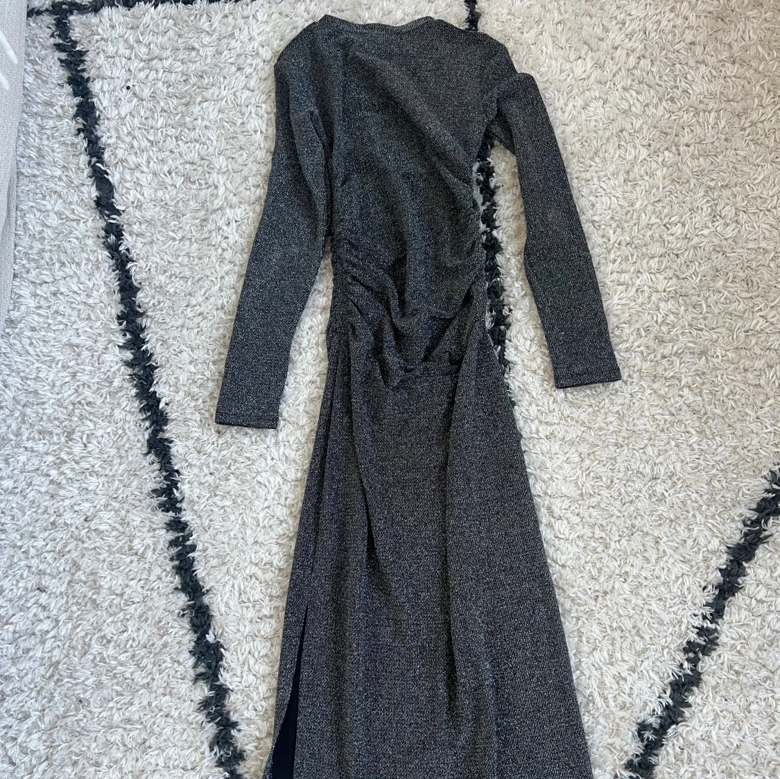 Glittrig långklänning från Kappahl - 3