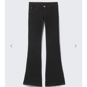 BOOTY BEI LOW WAIST SKINNY BOOTCUT JEANS - Säljer då de är för stora. Superfina å inga defekter. Köptes för 399. Pris kan diskuteras 