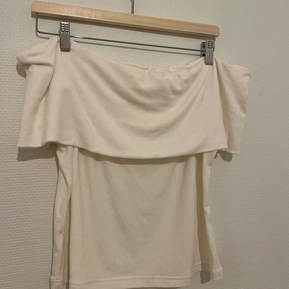 Offshoulder vit topp - 1