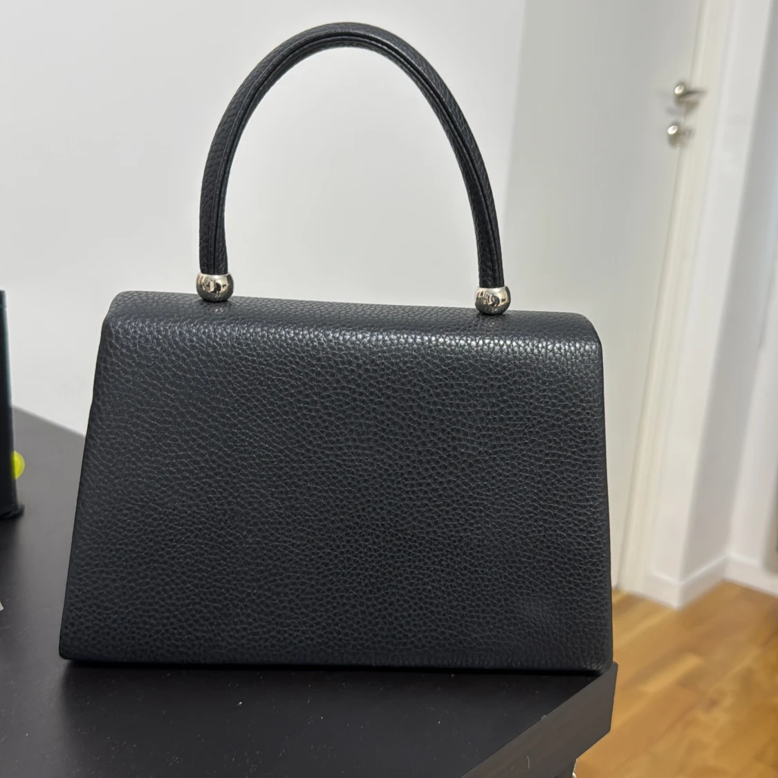 Svart handväska med kedja - 2