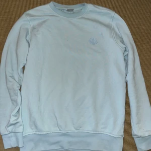 Moncler tröja i unik färg  - Ganska använd, priset går att diskuteras!