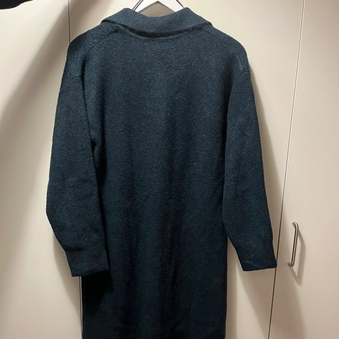 Mörkblå stickad klänning från Zara - 3