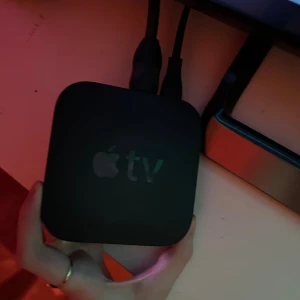 Apple TV - funkar som den ska. fabriks återställd, original elkabel & hdmi sladd ingår.