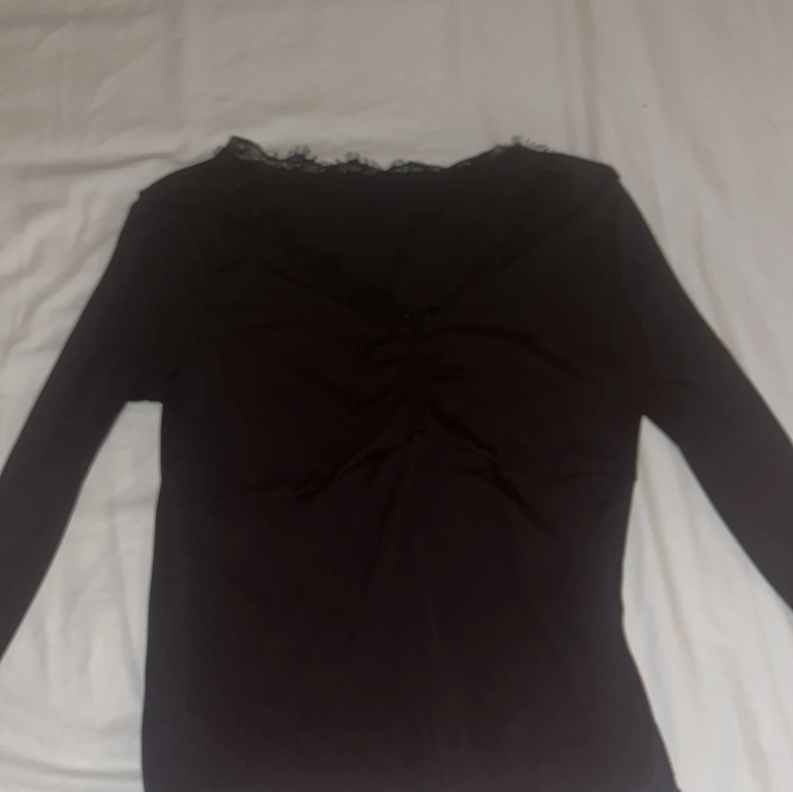 Svart långärmad topp med spets